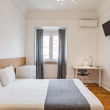 Home Out Rooms & Apartments-2