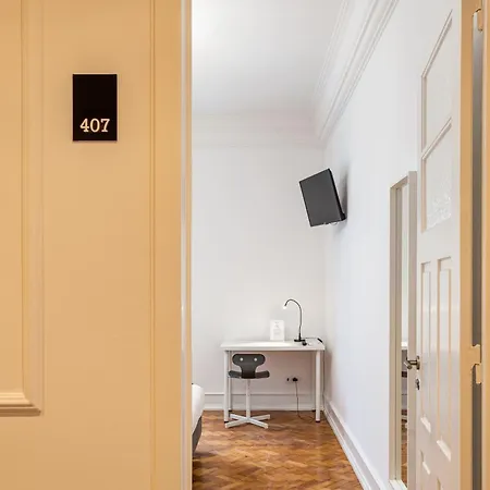 Home Out Rooms & Apartments-3
